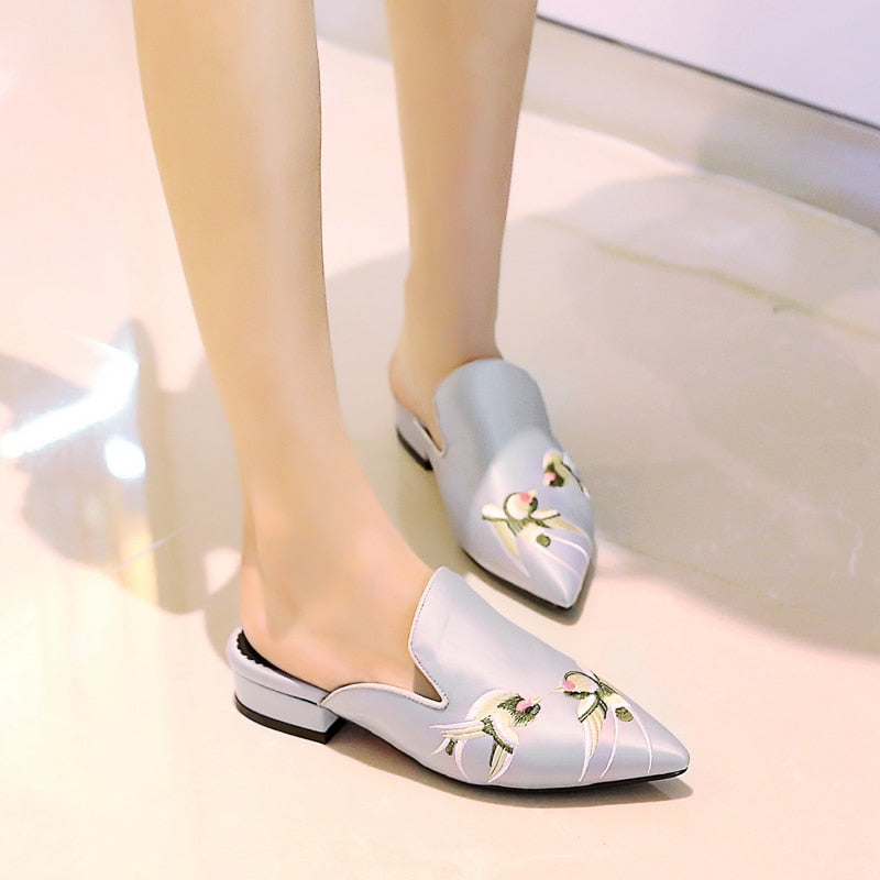 2017 Sandalias Mujer Sapato Embroider fasion Big Size Spring Summer Style Women Shoes Casual Home Beach Sandals Slippers 1028-1